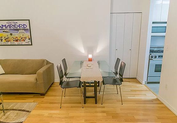 3rd image of 99 John St APT 1110