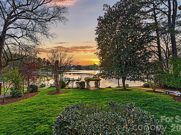 3rd image of 140 Shady Cove Rd