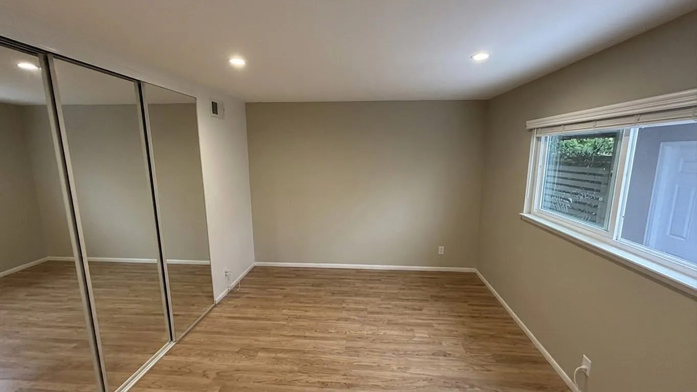 3 bed, 1300 sqft, $1,800 — Photo 1