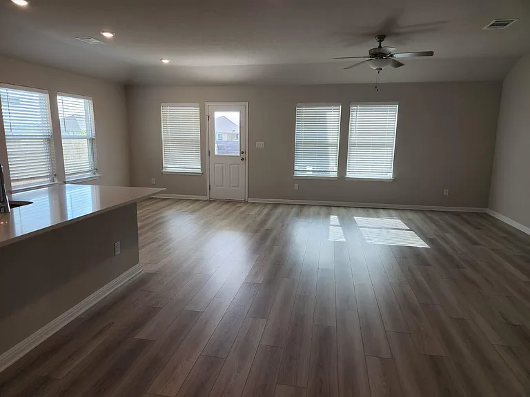 104 Bankside Dr — Photo 31