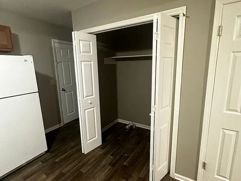 Cedar Hill Apartments — Photo 8