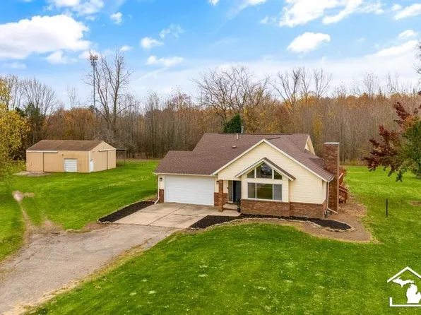 640 Carleton Rockwood Rd, Carleton, MI 48117