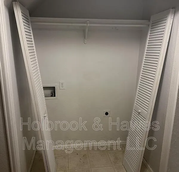 4887 Basswood Dr — Photo 8