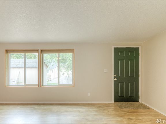 3rd image of 3931 82nd Ave SE