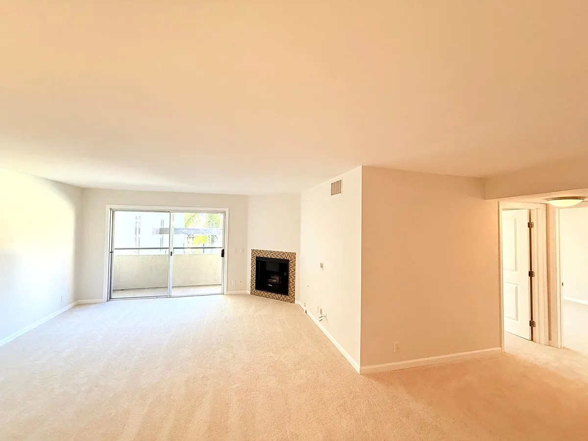 Building Photo - 4702 Fulton Ave #209
