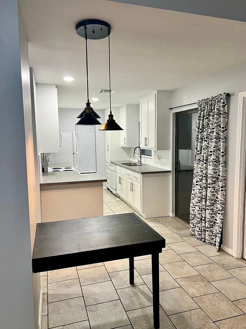 2 bed, 900 sqft, $1,075 — Photo 4