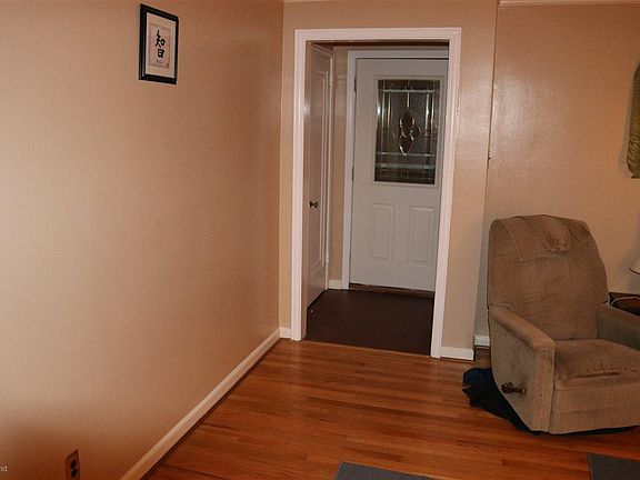 5th image of 1933 Gardner Ave