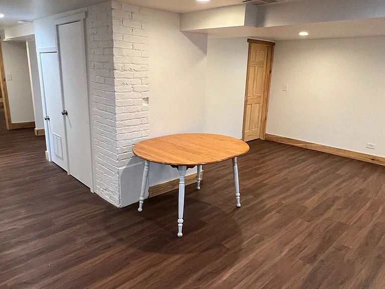 913 Webster Ave — Photo 1