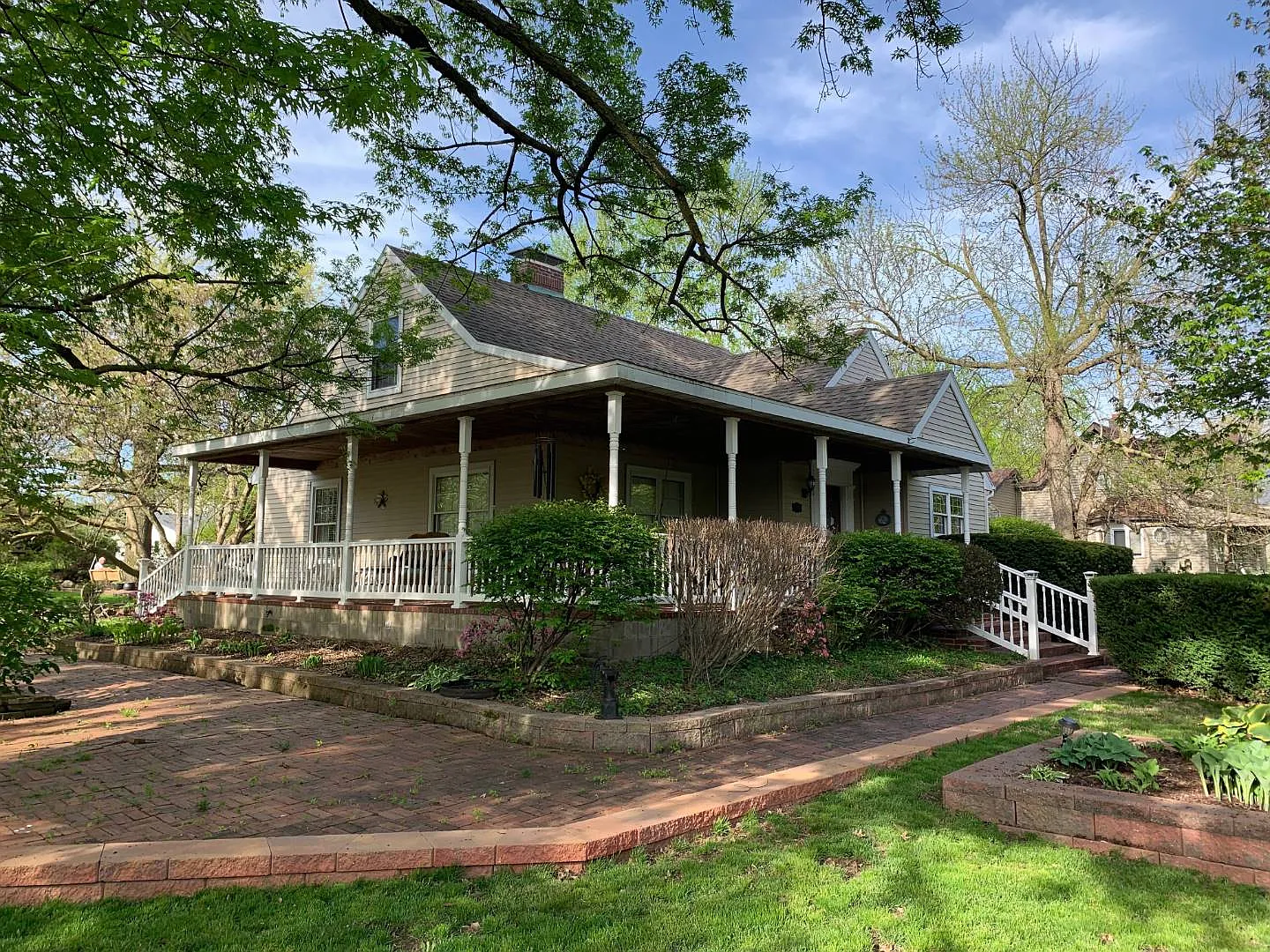 201 E North St photo 1