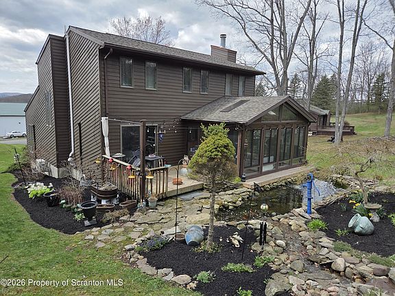 3rd image of 142 Dark Hollow Rd
