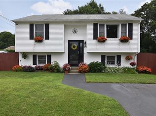 270 N Country Club Dr, Warwick, RI 02888