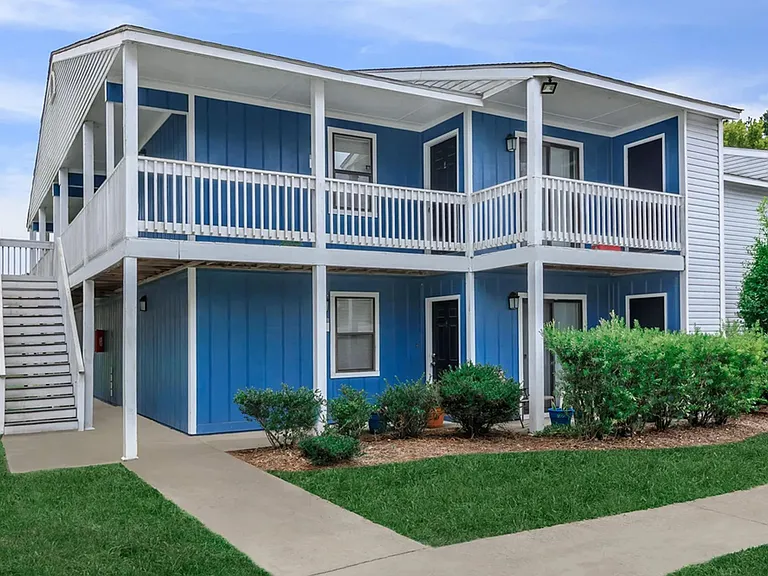 Azure Cove Apartment Homes — Photo 3
