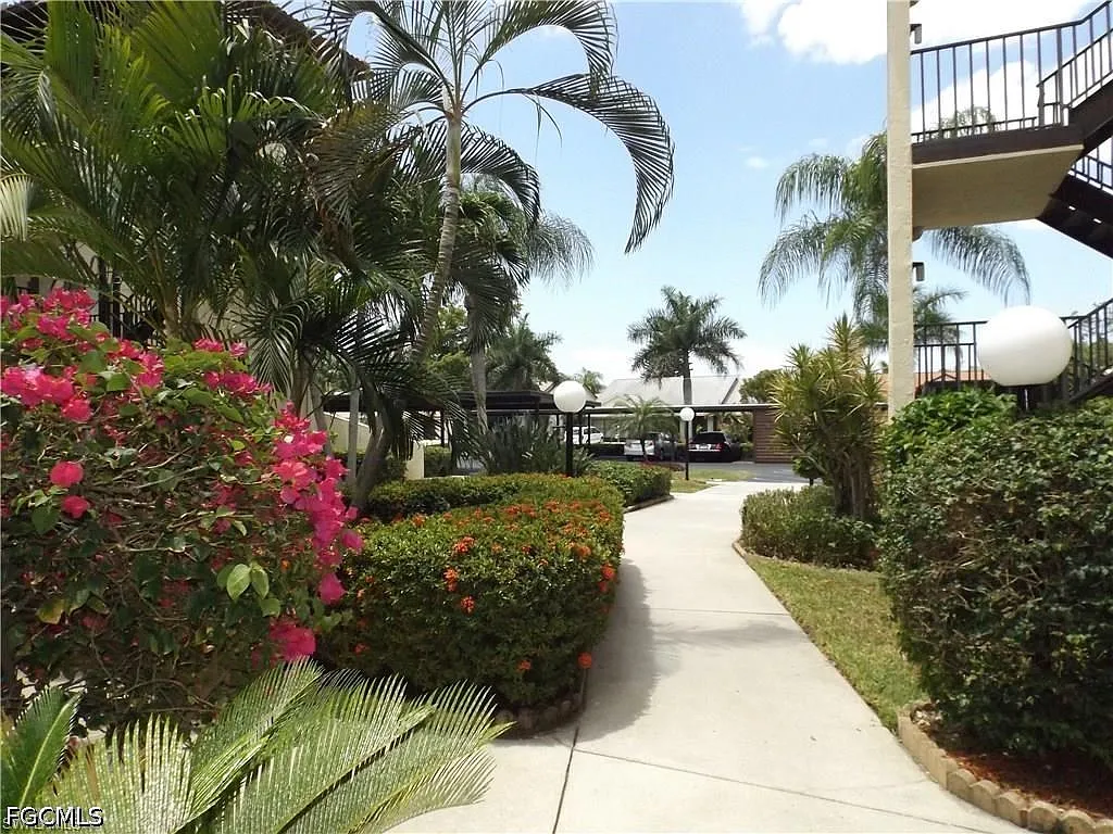 2 bed, 2.0 bath, 1050 sqft, $4,200 — Photo 3
