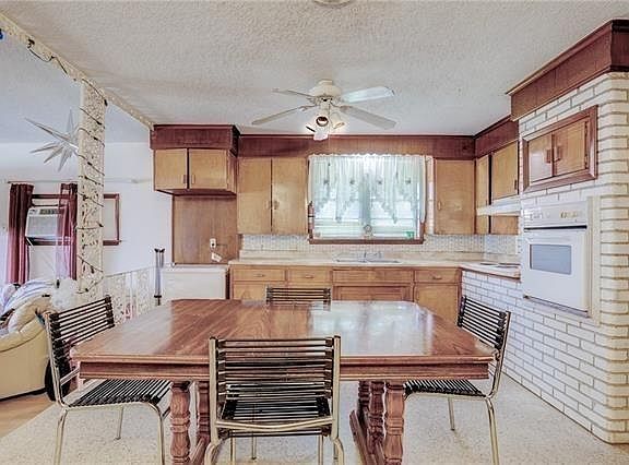 4th image of 618 Avenue H