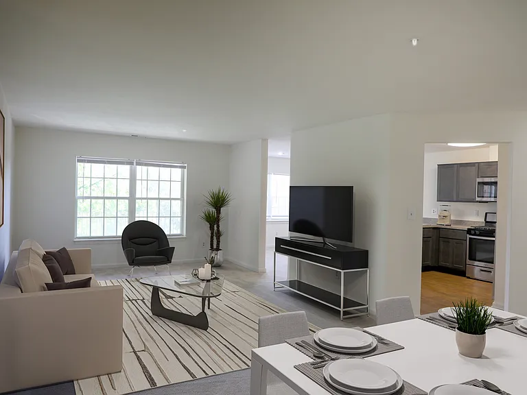 Cascades Overlook Apts. — Photo 9