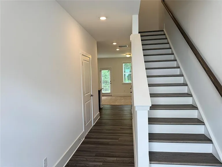 1682 Hannah Ter NW — Photo 2