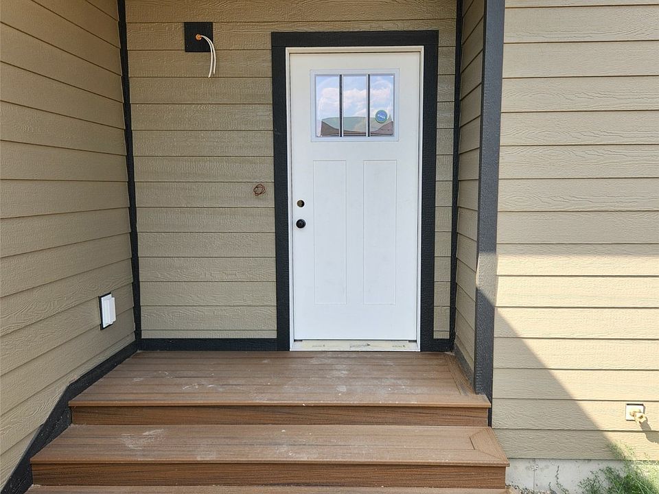 2nd image of 211 Meadow View Loop