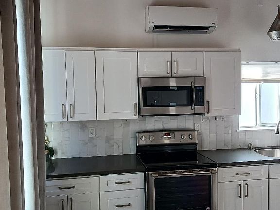 2nd image of 831 Ryland St