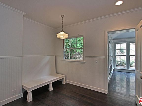 5th image of 2100 N Beverly Dr