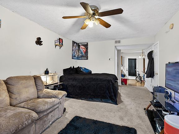 4th image of 2806 Hanna Pl
