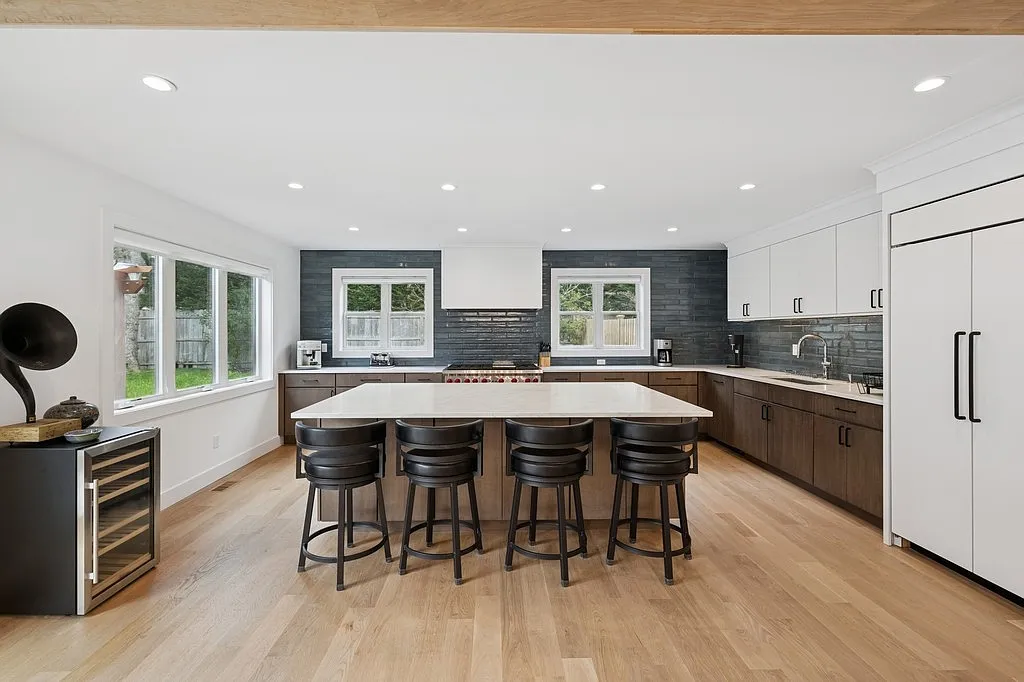 East Hampton Village Is Minutes Away! — Photo 4