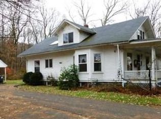 31 Maple St, Wilbraham, MA 01095