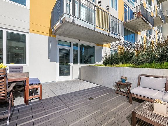 4th image of 45 Bartlett St Unit 213