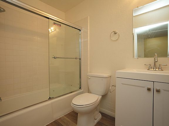 2nd image of 4732 Elmwood Ave APT 2
