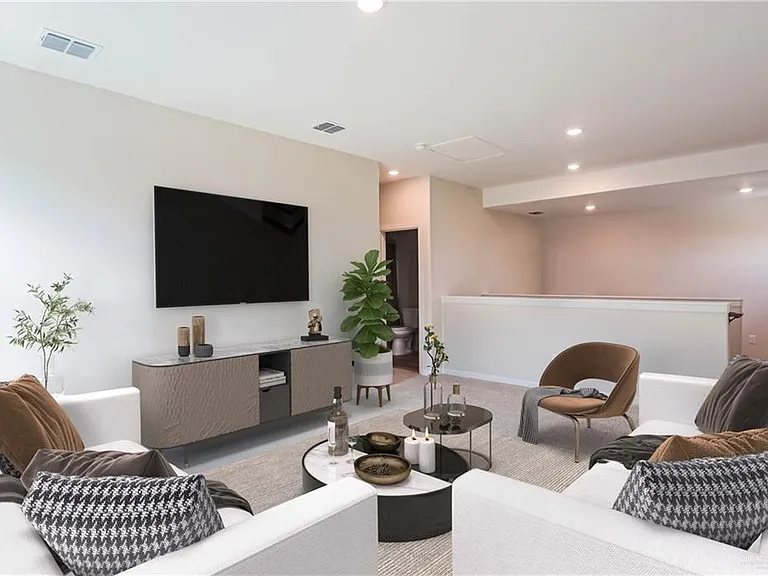 13704 Belle Ct — Photo 10
