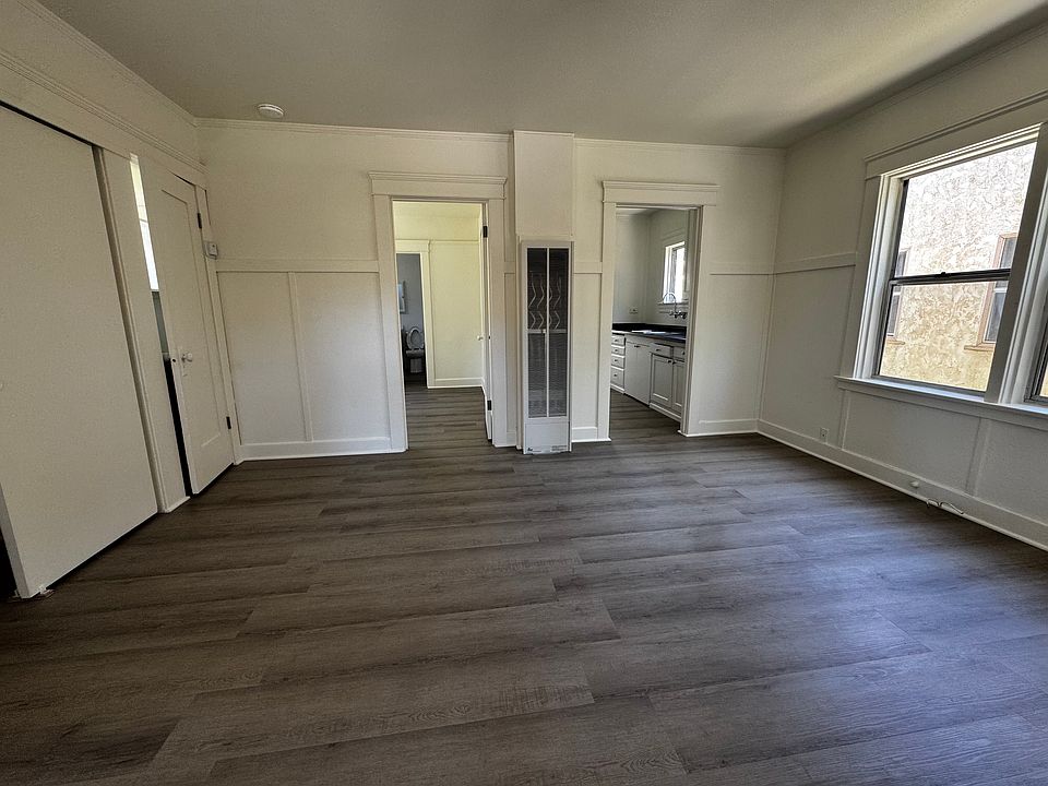 1st image of 121 N Oak St #121B