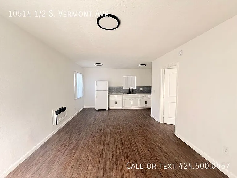 10514 1/2 S Vermont Ave — Photo 4