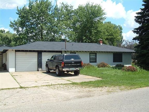 2nd image of 1443 Schumacher Ave