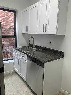 Rented by M.Grossman R.E. Management | media 19