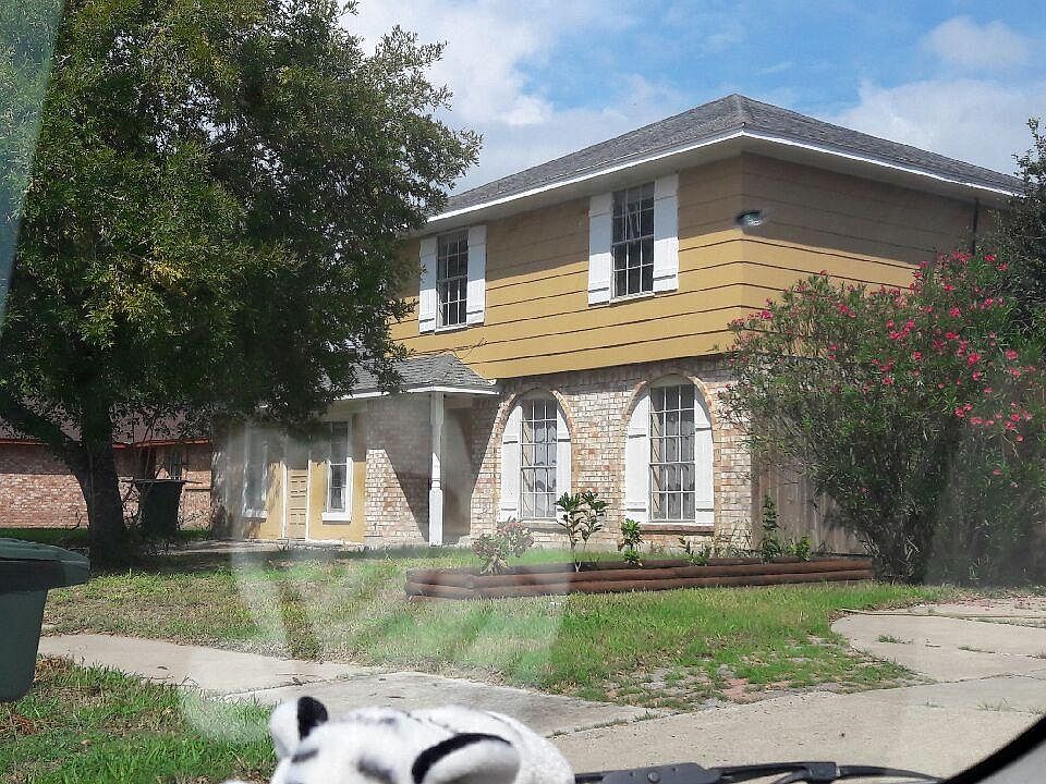 2nd image of 8110 Queen Victoria Dr