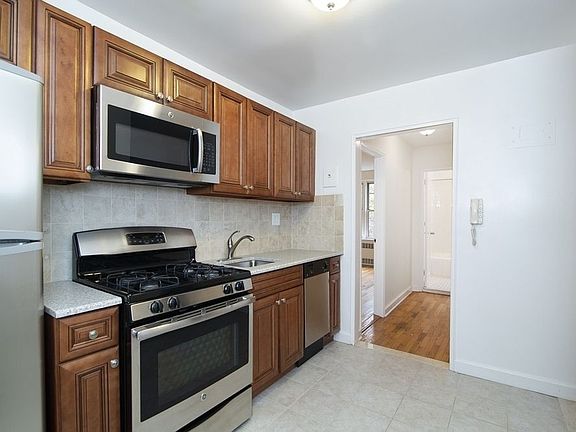 3rd image of 6535 Yellowstone Blvd APT 3D