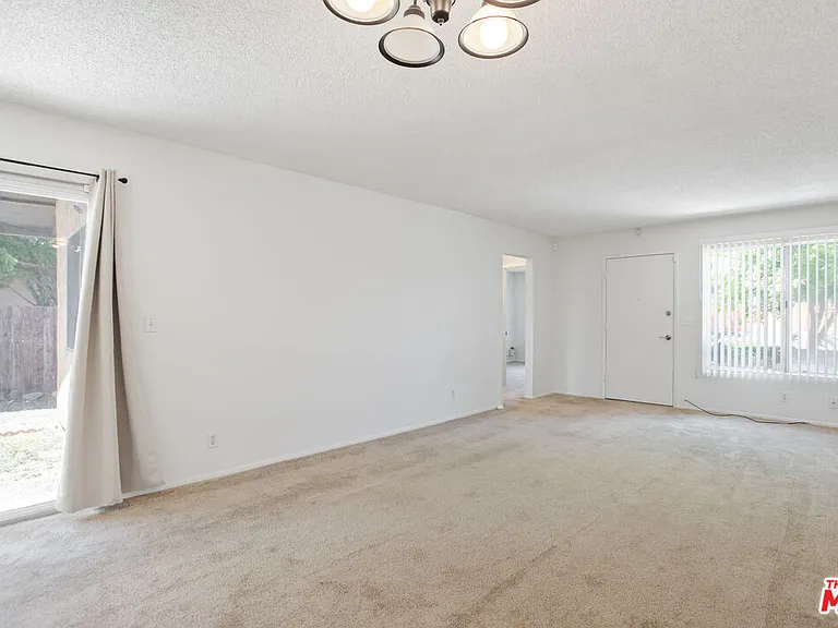 5464 Evelyn Dr — Photo 4