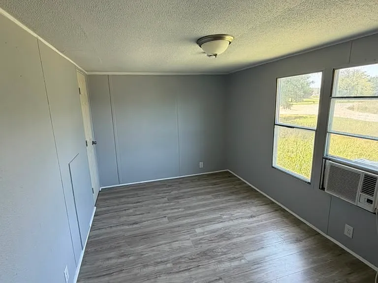 315 The Oil Rd — Photo 8