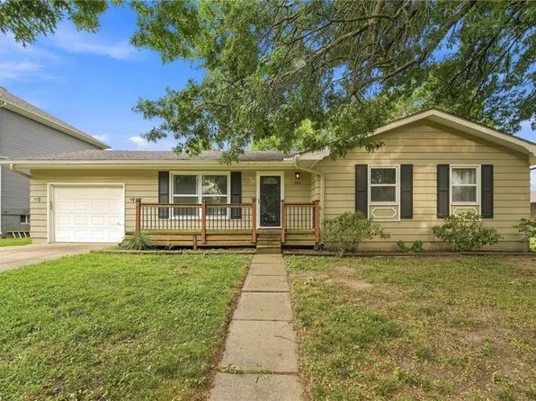505 S Olive St, Louisburg, KS 66053