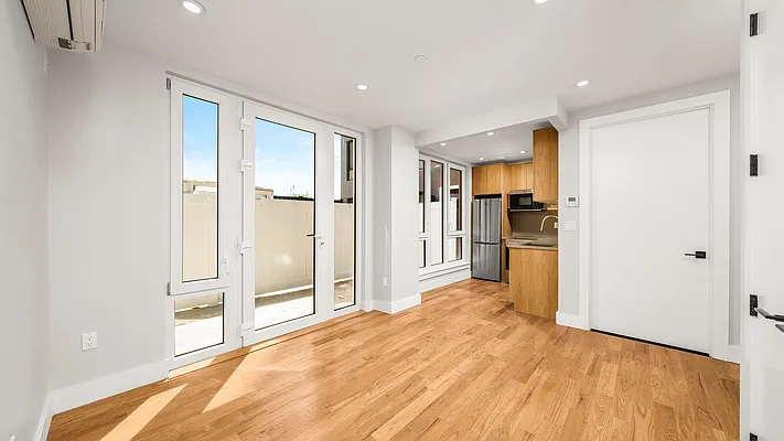 Rented by Nooklyn NYC LLC | media 75