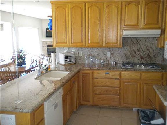3rd image of 111 Lakeside Dr