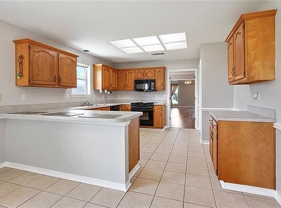 5th image of 4102 Saint Elizabeth Dr