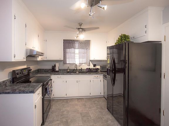 5th image of 302 Acacia Ln