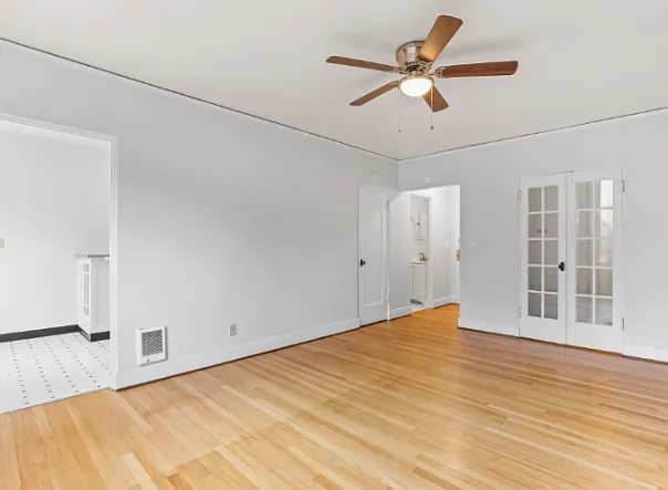 2128 SE Hawthorne Blvd - Caldwell Apartments — Photo 10