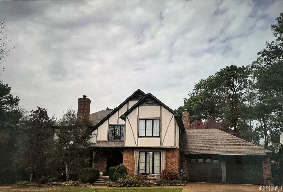 1st image of 5 Woodcrest Dr