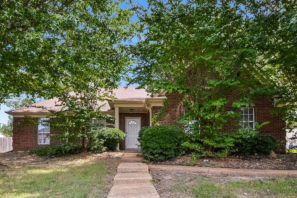 3 bed, 2.0 bath, 1490 sqft, $1,890 — Photo 1