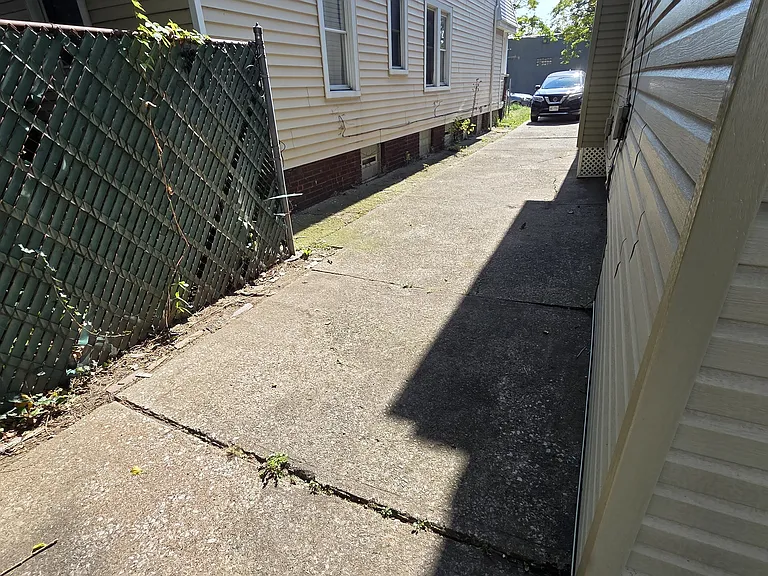 Wakefield Ave — Photo 9