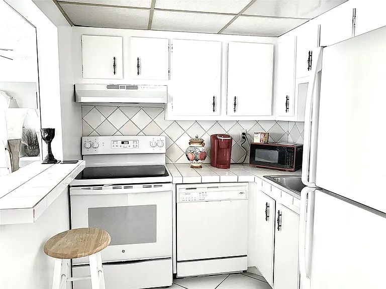 1421 S Ocean Blvd #315 — Photo 8