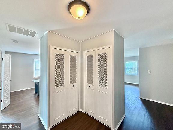 4th image of 15 Garrett Ln
