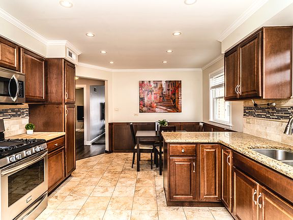 4th image of 6054 W Bryn Mawr Ave