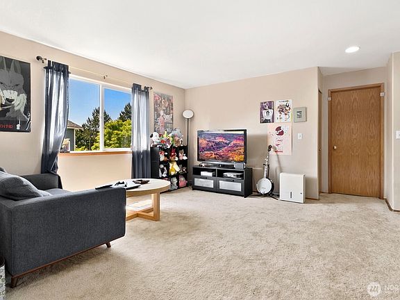 4th image of 3305 48th Street NE